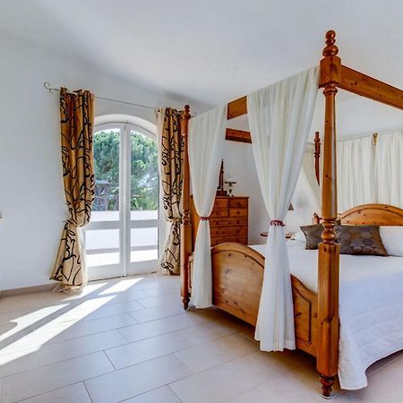 קארבואירו Villa Barlavento - Stunning 4-Bedroom Villa With Tennis Court מראה חיצוני תמונה