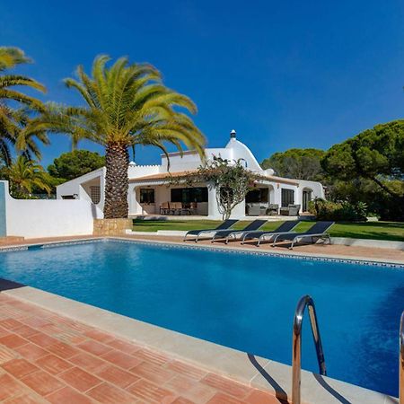 קארבואירו Villa Barlavento - Stunning 4-Bedroom Villa With Tennis Court מראה חיצוני תמונה