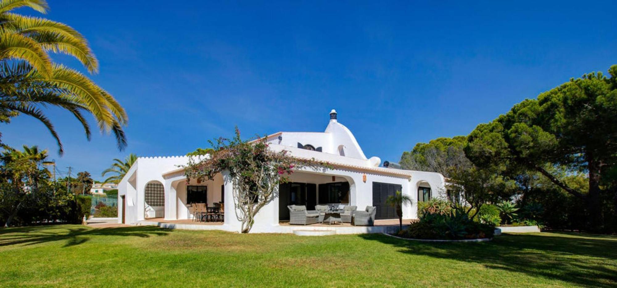 קארבואירו Villa Barlavento - Stunning 4-Bedroom Villa With Tennis Court מראה חיצוני תמונה